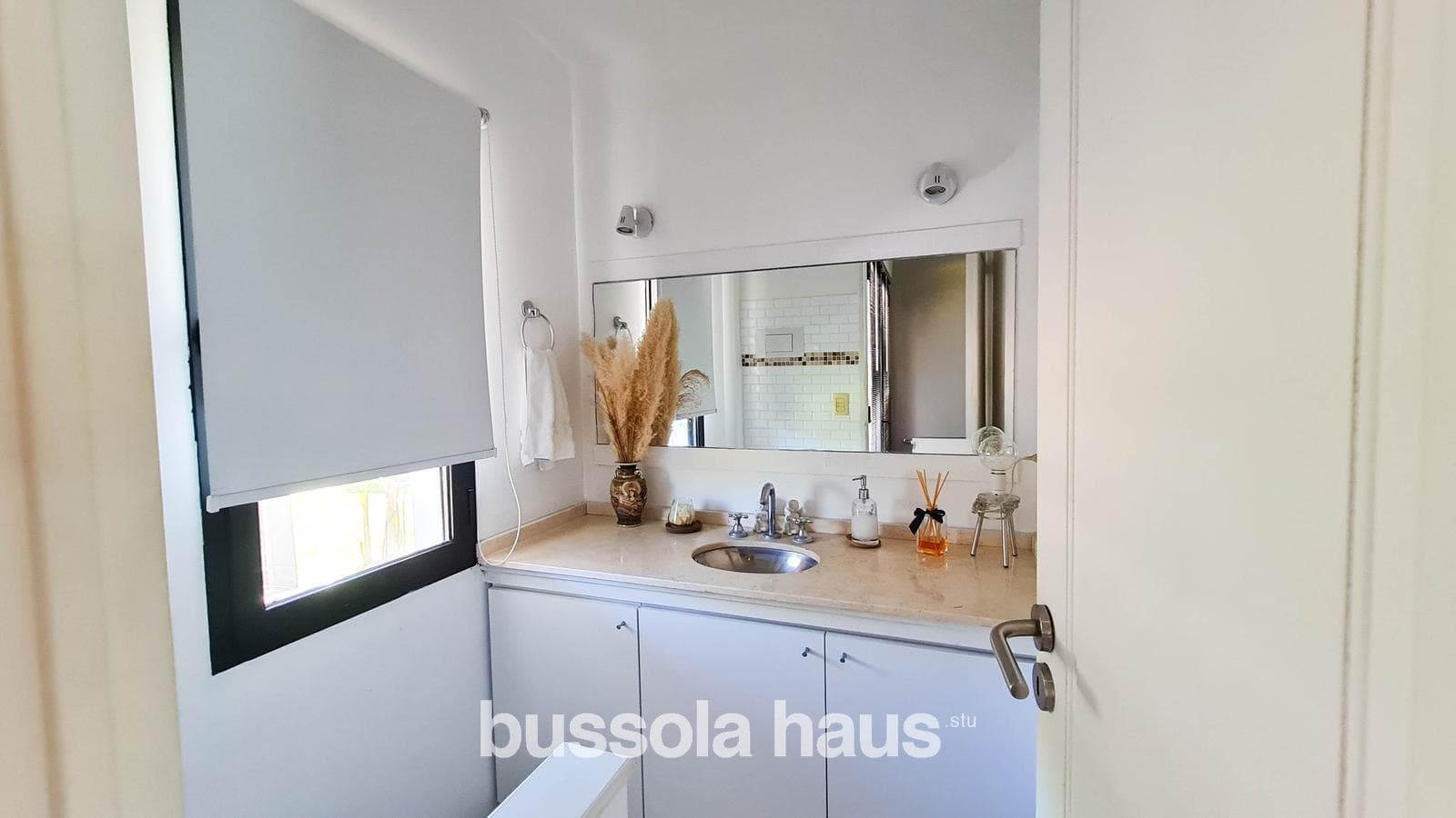5-room single-story house for sale with a pool in Cantón Escobar