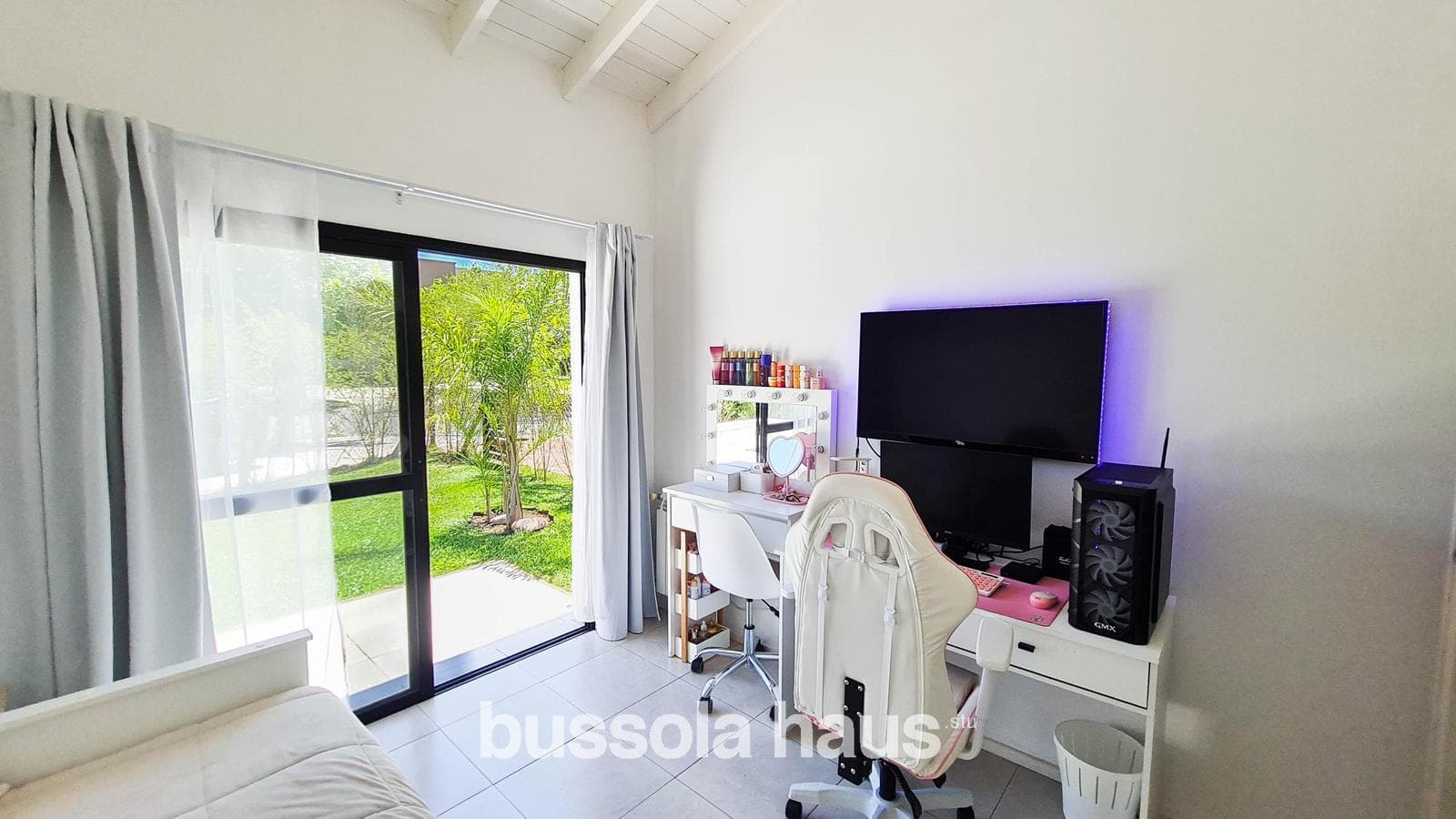 5-room single-story house for sale with a pool in Cantón Escobar