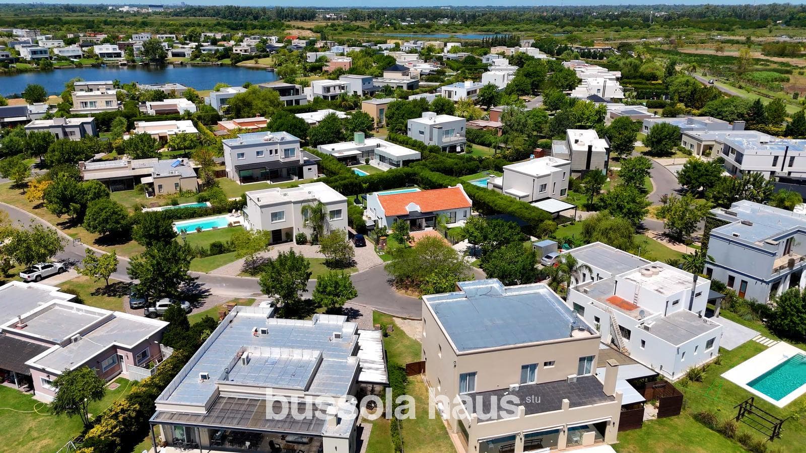 5-room single-story house for sale with a pool in Cantón Escobar