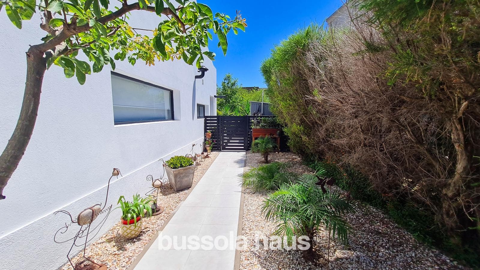 5-room single-story house for sale with a pool in Cantón Escobar