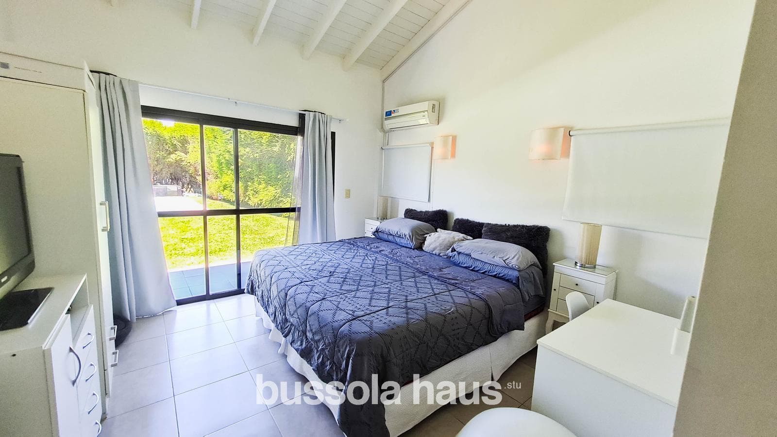 5-room single-story house for sale with a pool in Cantón Escobar