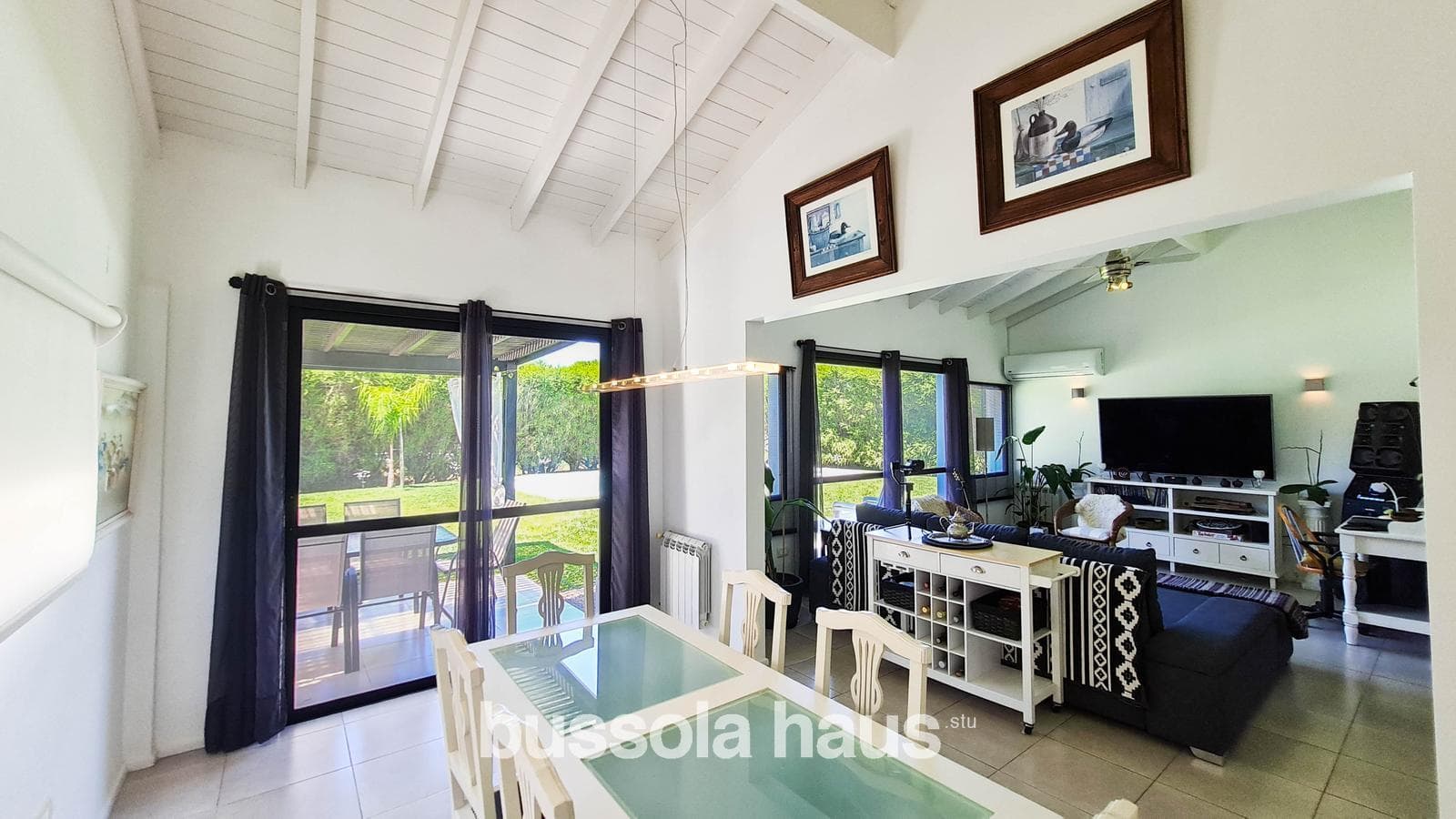 5-room single-story house for sale with a pool in Cantón Escobar