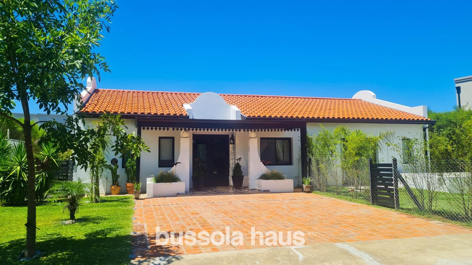 5-room single-story house for sale with a pool in Cantón Escobar