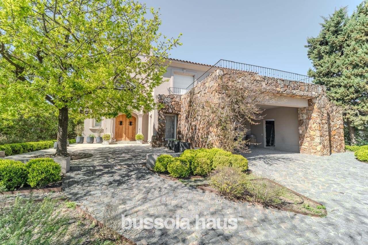 3-Bedroom House for Sale Near the Central Lake in Los Castores, Nordelta