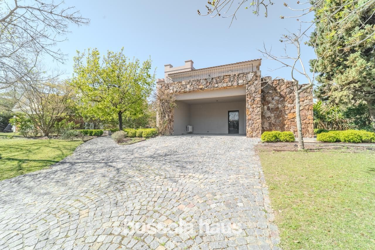 3-Bedroom House for Sale Near the Central Lake in Los Castores, Nordelta