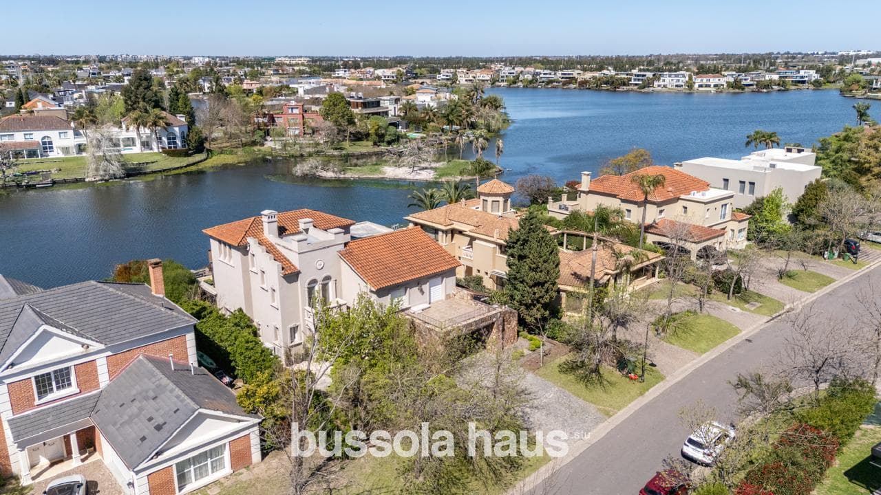 3-Bedroom House for Sale Near the Central Lake in Los Castores, Nordelta