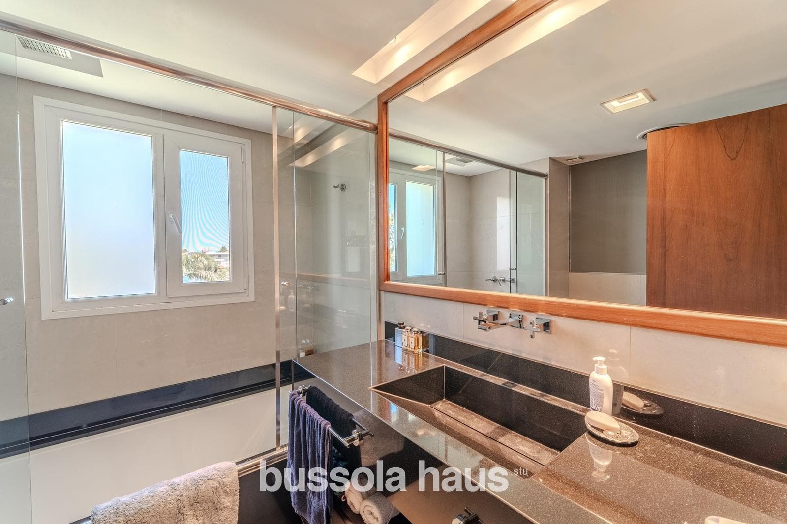 6-Bedroom Lakefront Home for Sale in Nordelta
