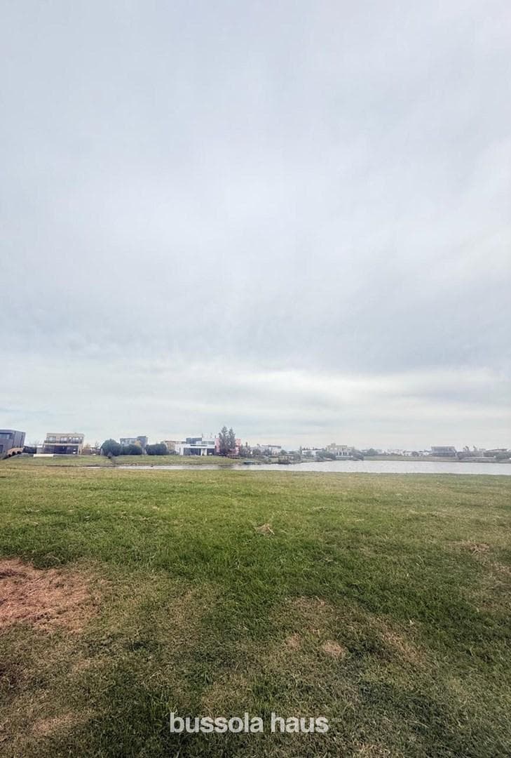 Land for Sale Near the Central Lagoon in San Sebastián