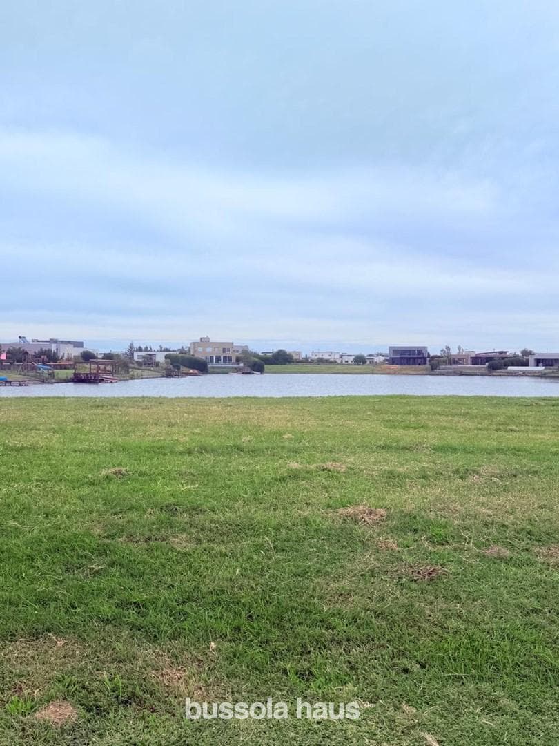 Land for Sale Near the Central Lagoon in San Sebastián