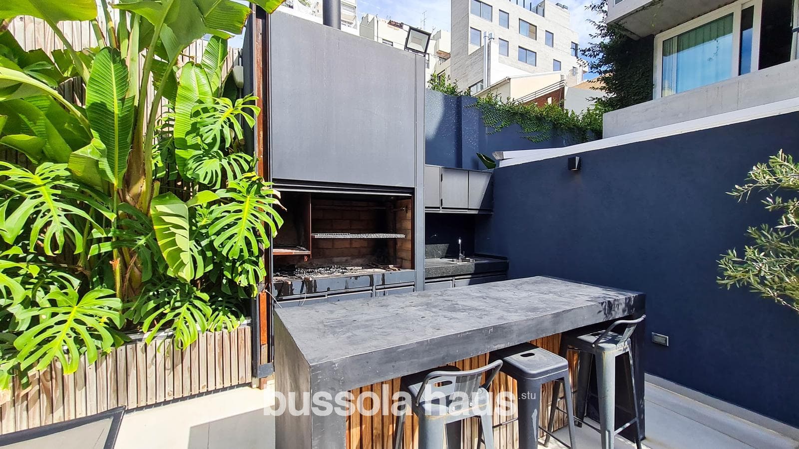 3-room apartment for sale with garage and ground-level patio in Belgrano