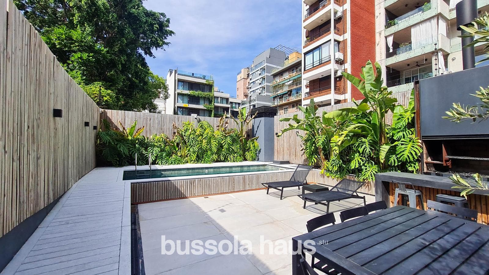 3-room apartment for sale with garage and ground-level patio in Belgrano