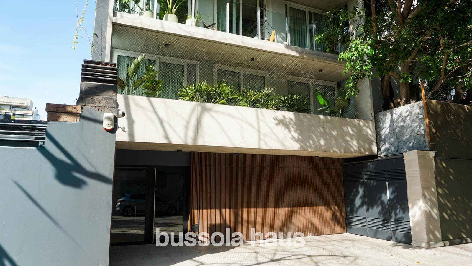3-room apartment for sale with garage and ground-level patio in Belgrano