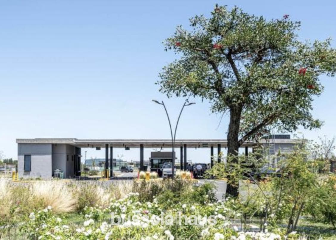 House on an interior lot in Carpinchos, Nordelta