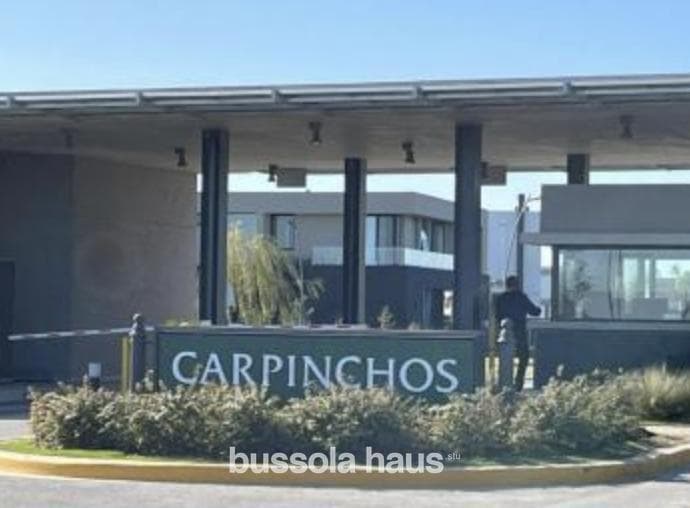 House on an interior lot in Carpinchos, Nordelta