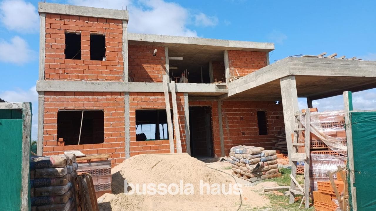 5-room house for sale with a pool in Amarras Puertos Escobar