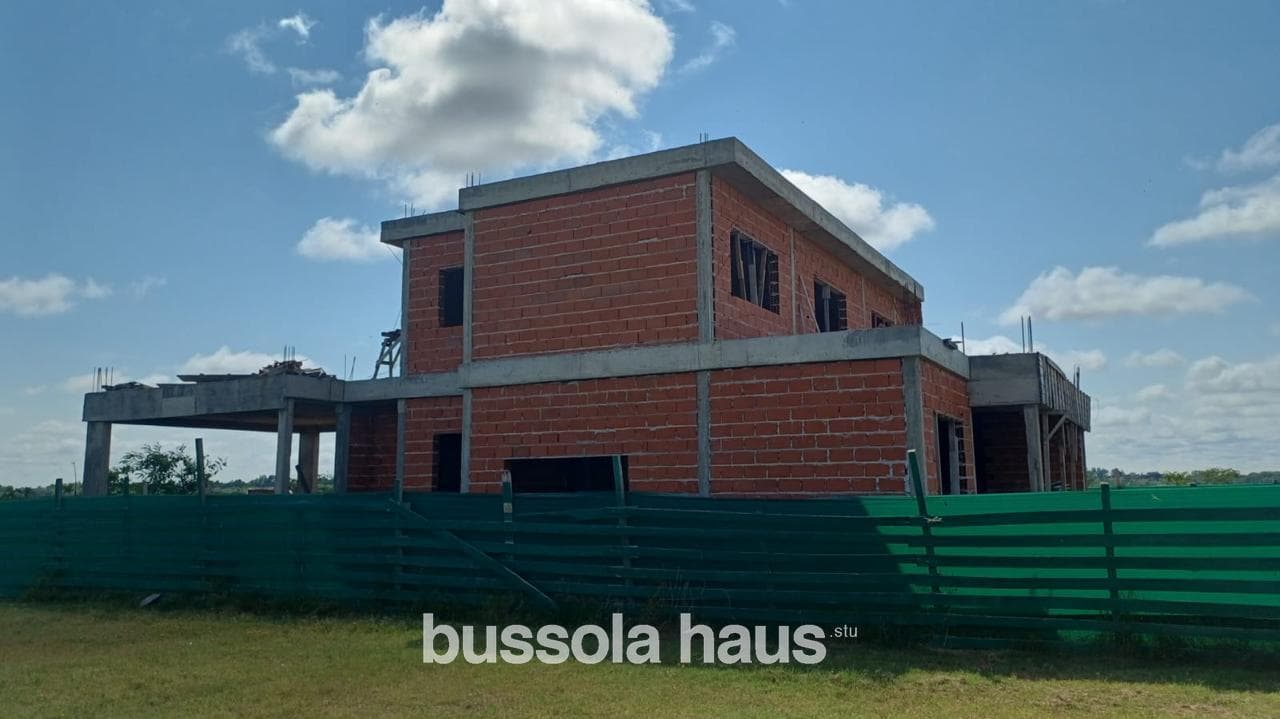 5-room house for sale with a pool in Amarras Puertos Escobar