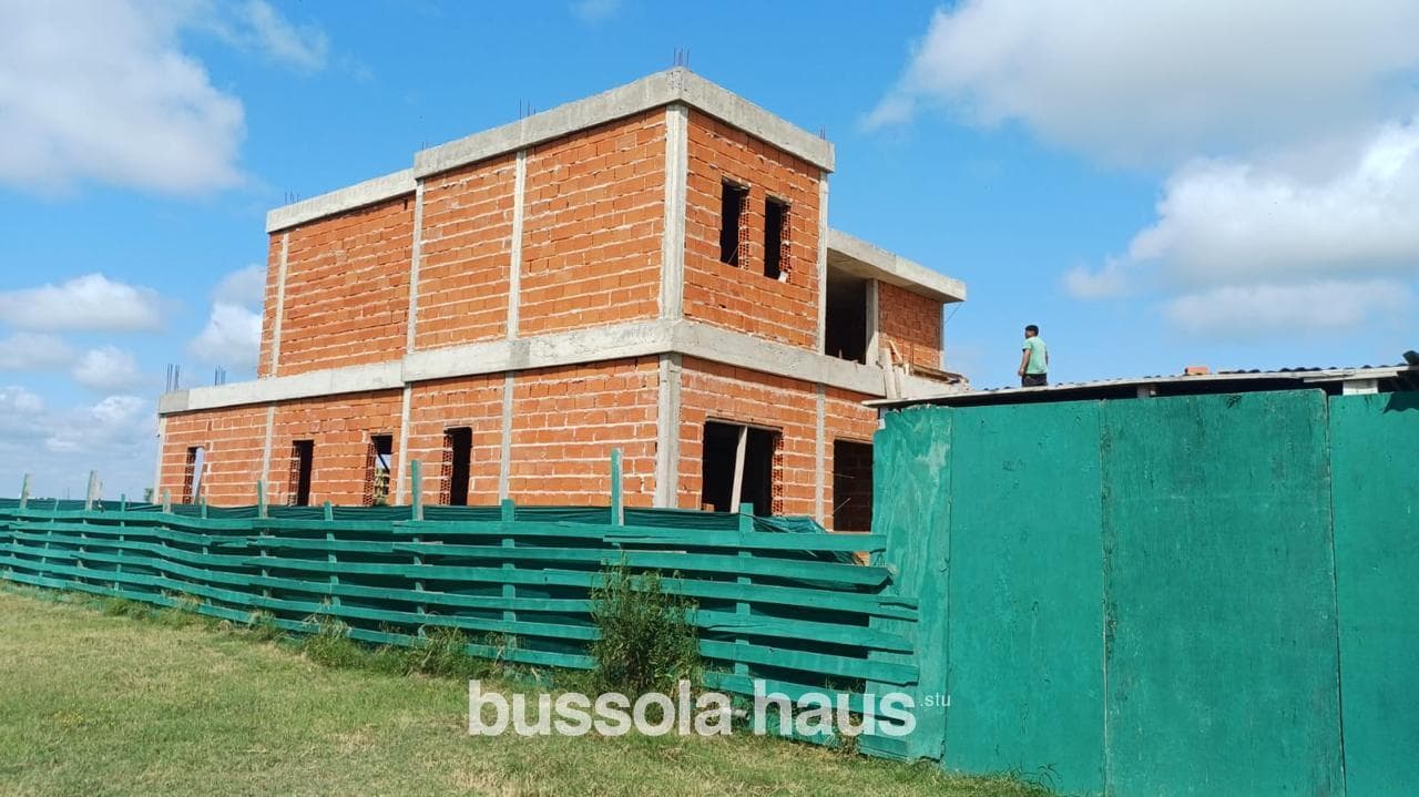 5-room house for sale with a pool in Amarras Puertos Escobar
