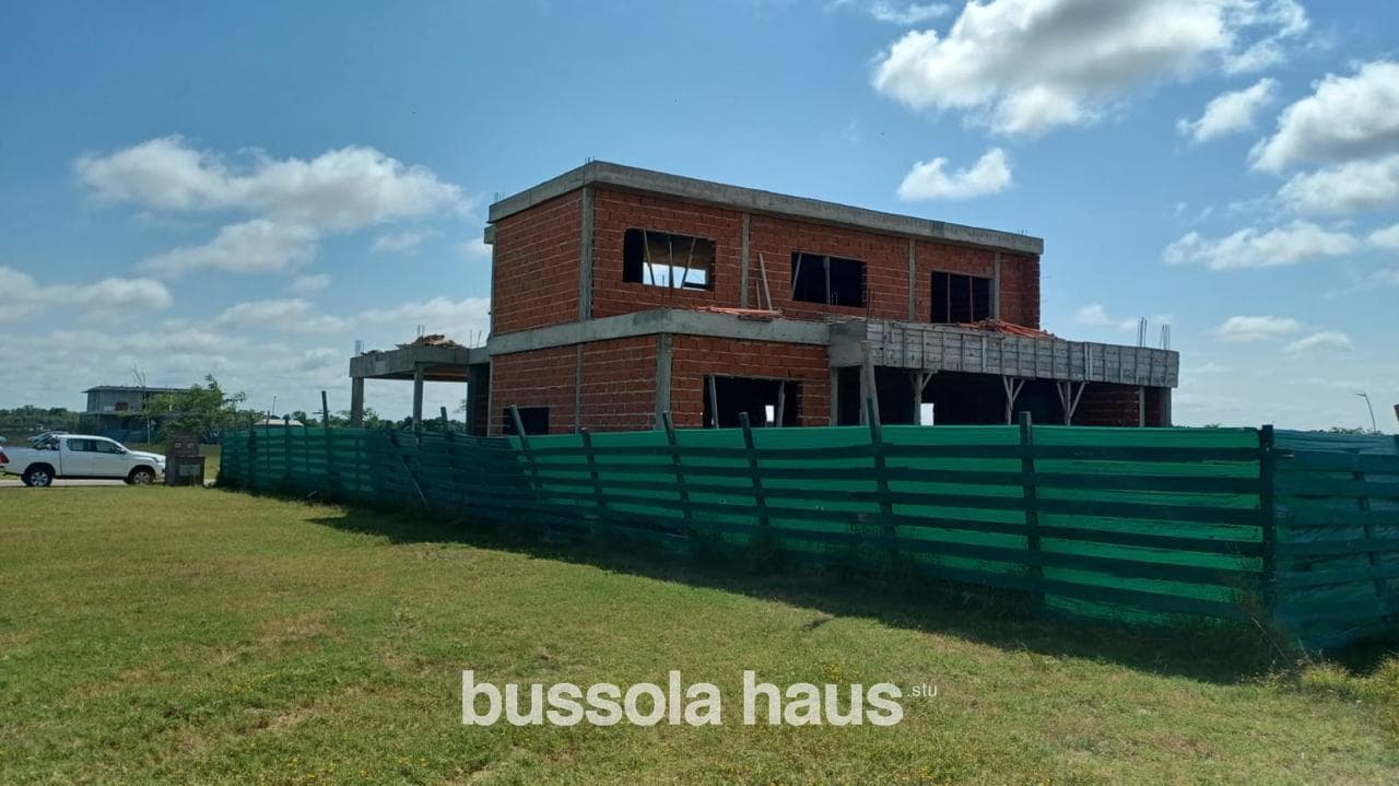 5-room house for sale with a pool in Amarras Puertos Escobar
