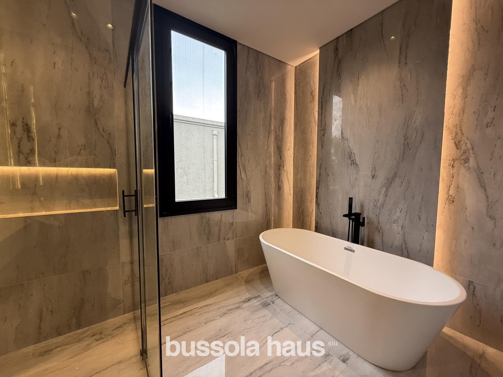4-Bedroom House by the River in El Yacht Nordelta