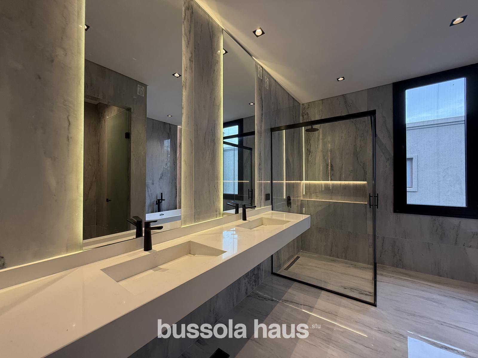4-Bedroom House by the River in El Yacht Nordelta