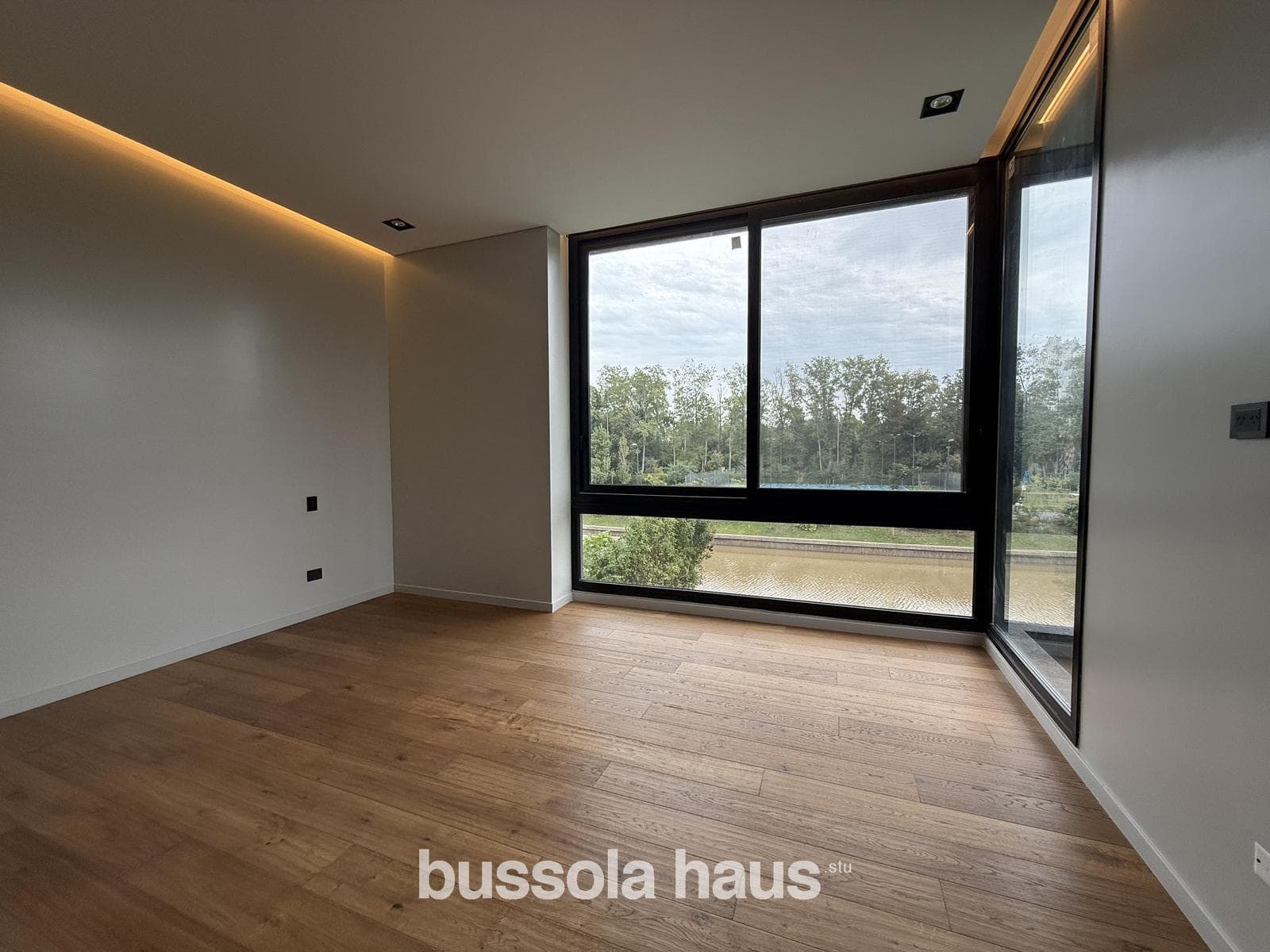4-Bedroom House by the River in El Yacht Nordelta