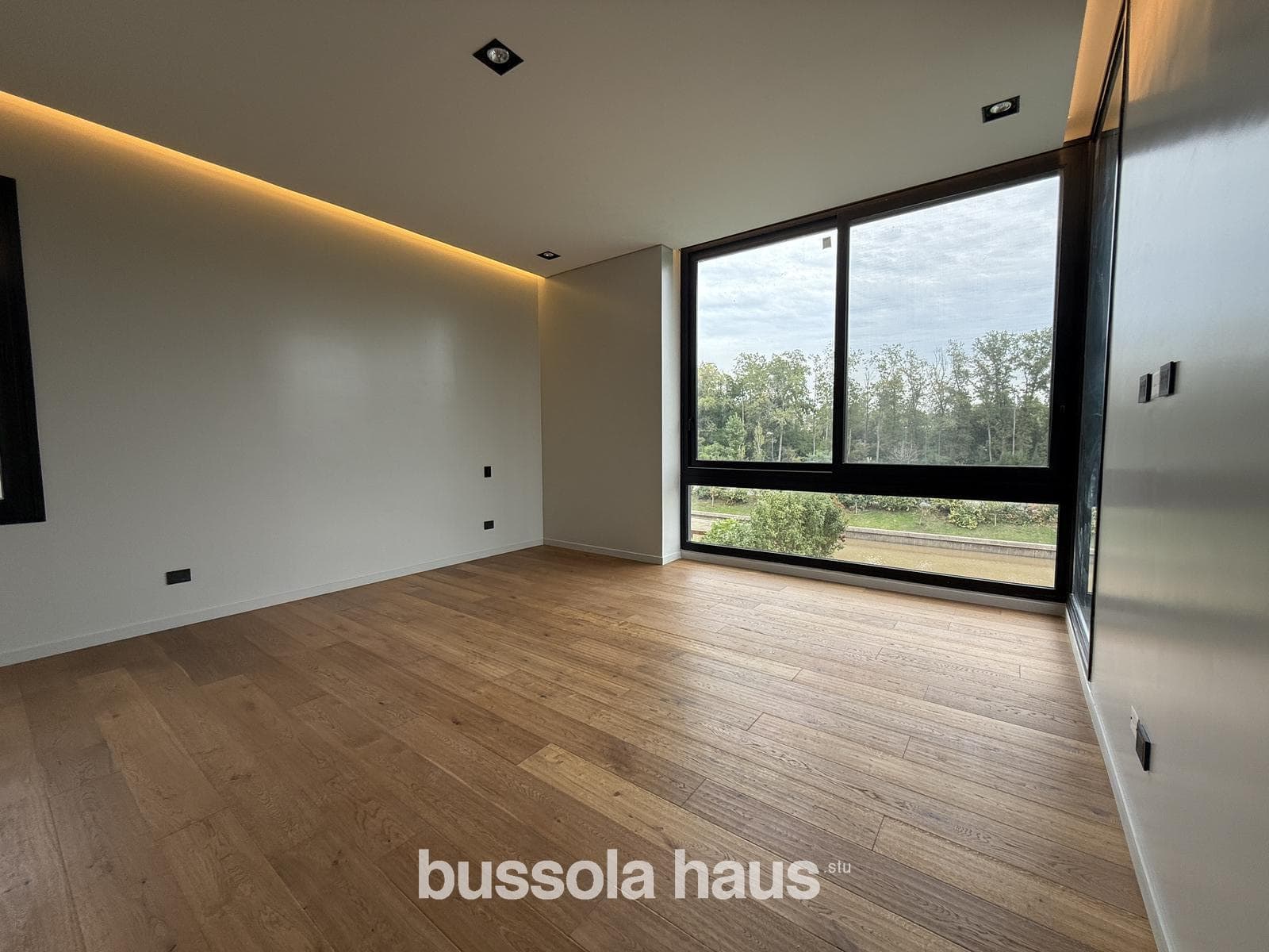 4-Bedroom House by the River in El Yacht Nordelta