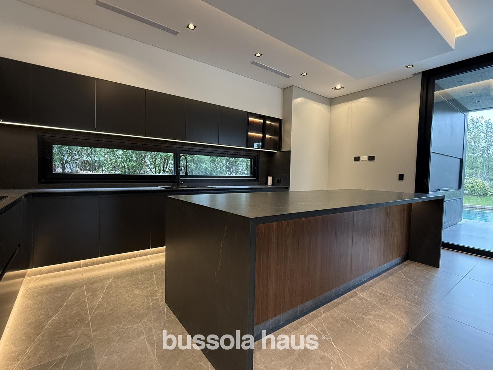 4-Bedroom House by the River in El Yacht Nordelta
