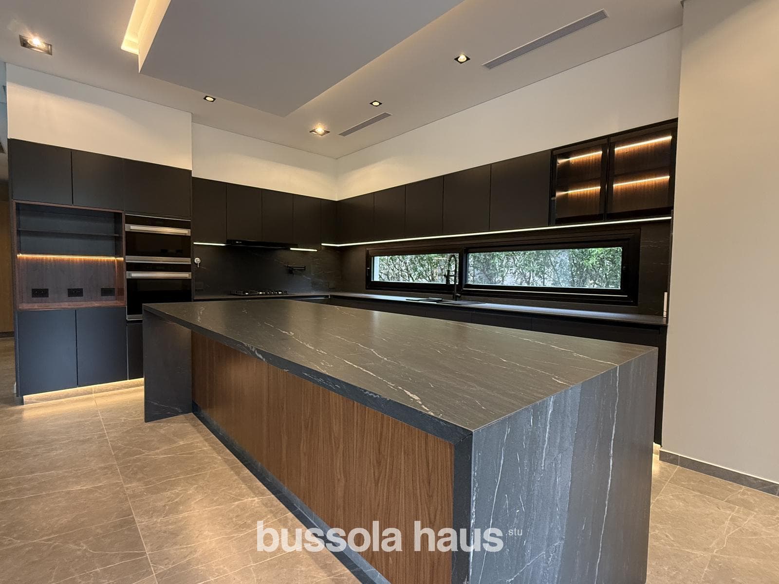 4-Bedroom House by the River in El Yacht Nordelta