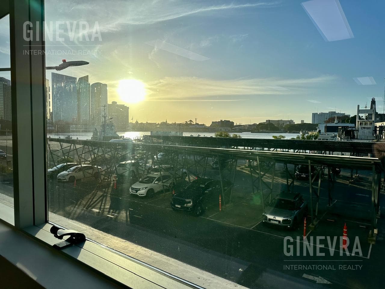 Office for Rent in Puerto Madero - 220 m2 - Malecón Dique 4 - 2 parking spaces