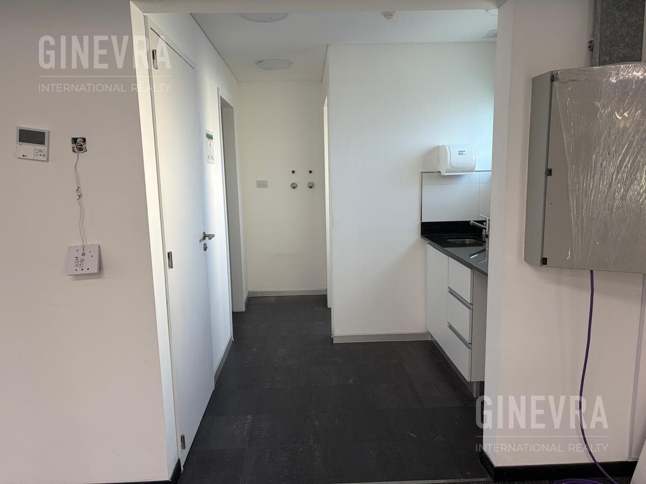 Office for Rent in Puerto Madero - 220 m2 - Malecón Dique 4 - 2 parking spaces