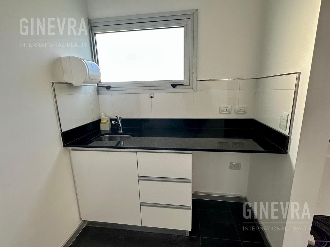 Office for Rent in Puerto Madero - 220 m2 - Malecón Dique 4 - 2 parking spaces