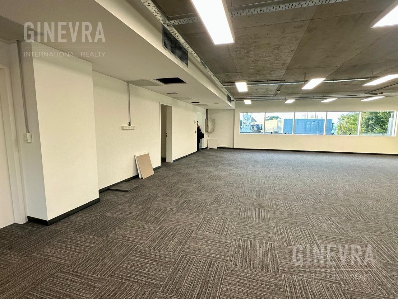 Office for Rent in Puerto Madero - 220 m2 - Malecón Dique 4 - 2 parking spaces