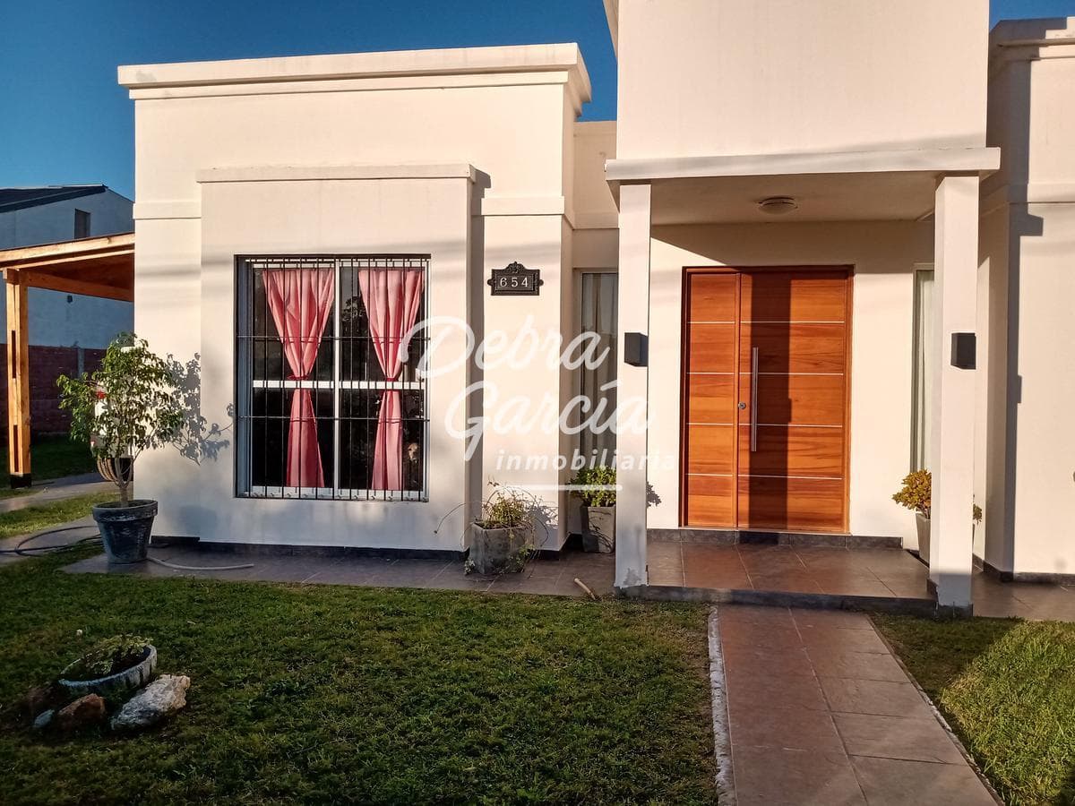 HOUSE FOR SALE IN MAR DE AJO WITH NATURAL GAS