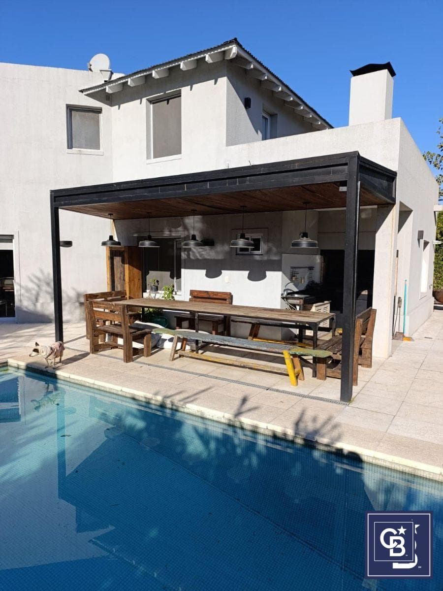 5-Bedroom House for Sale with a Pool in La Caballeriza, Pilar
