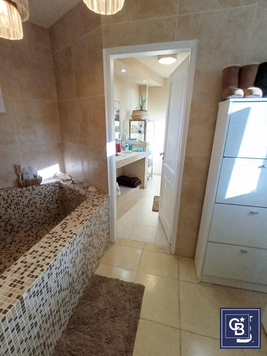 5-Bedroom House for Sale with a Pool in La Caballeriza, Pilar