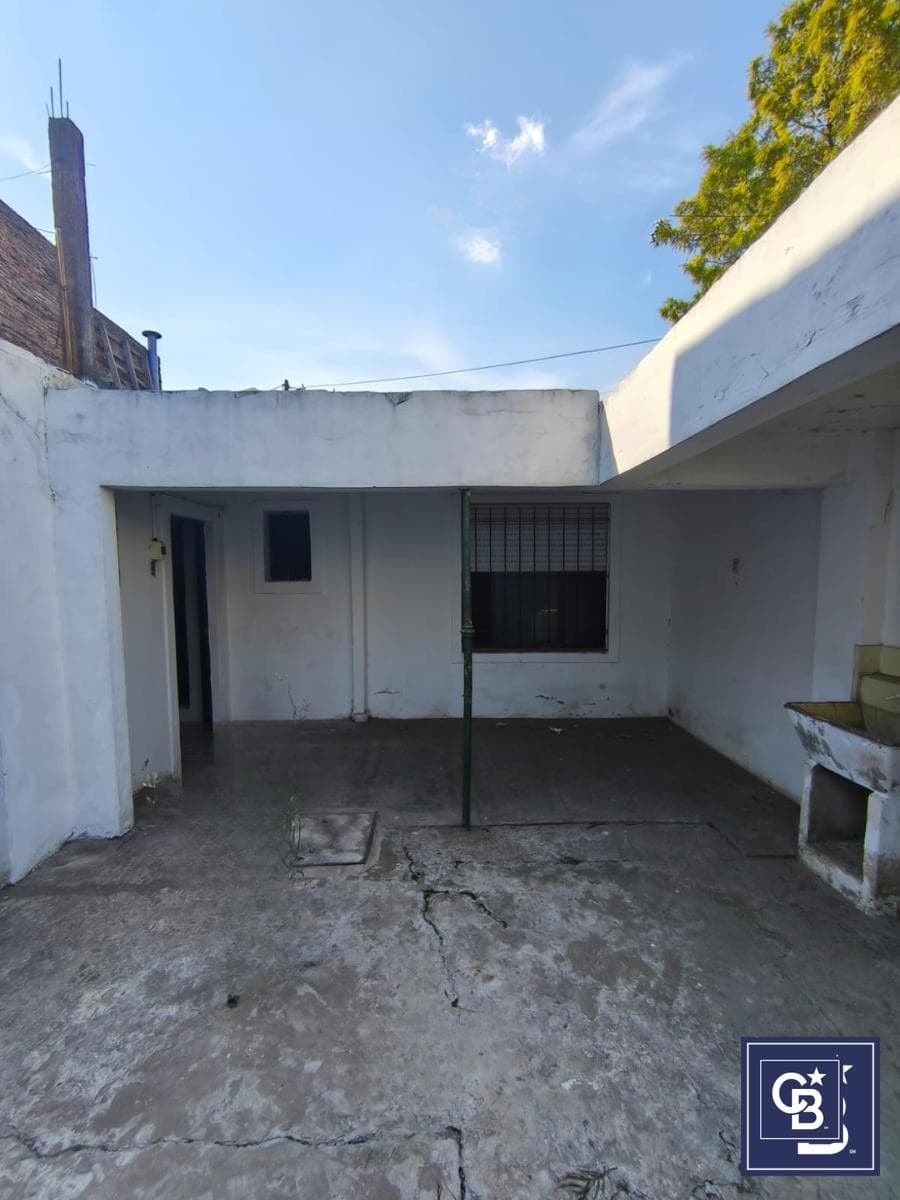 4-room house for sale, suitable for commercial use, in Downtown Pilar