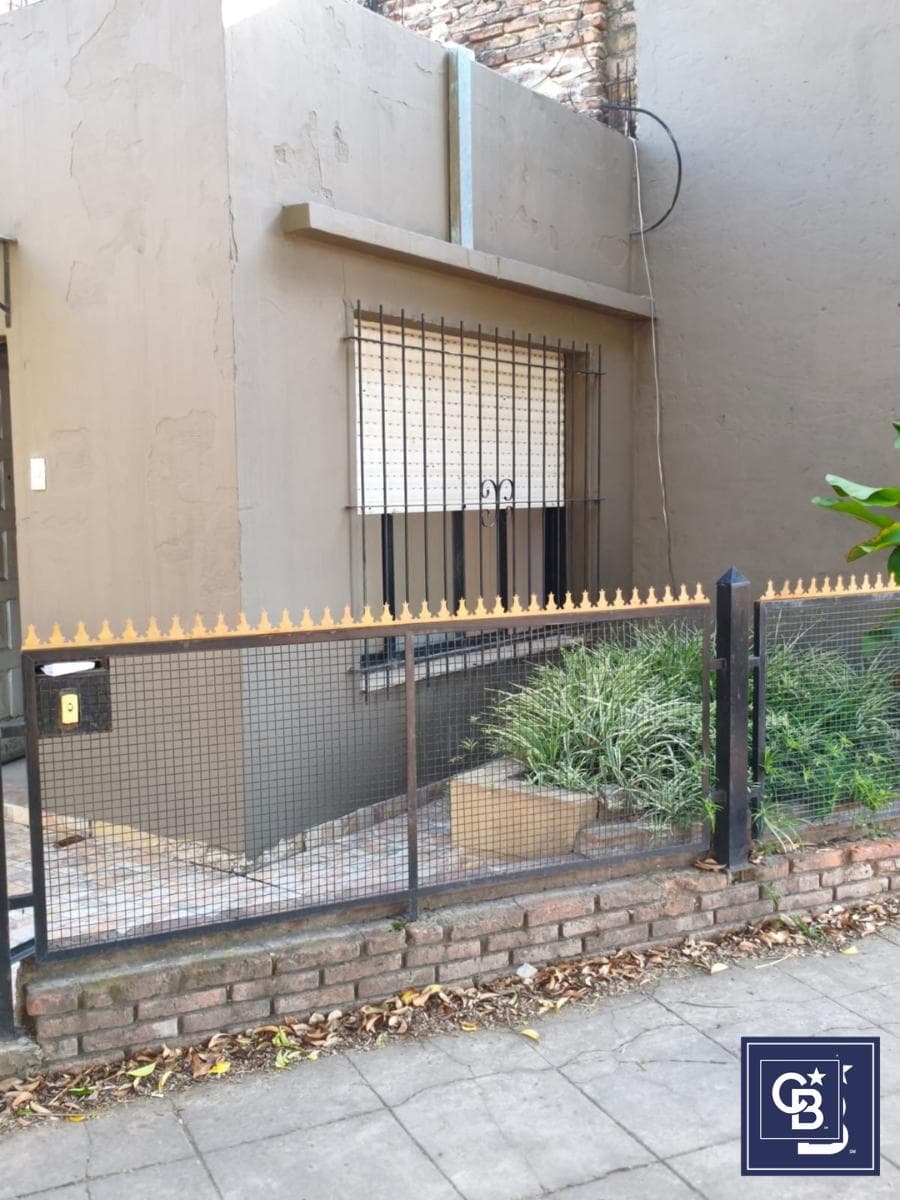 4-room house for sale, suitable for commercial use, in Downtown Pilar