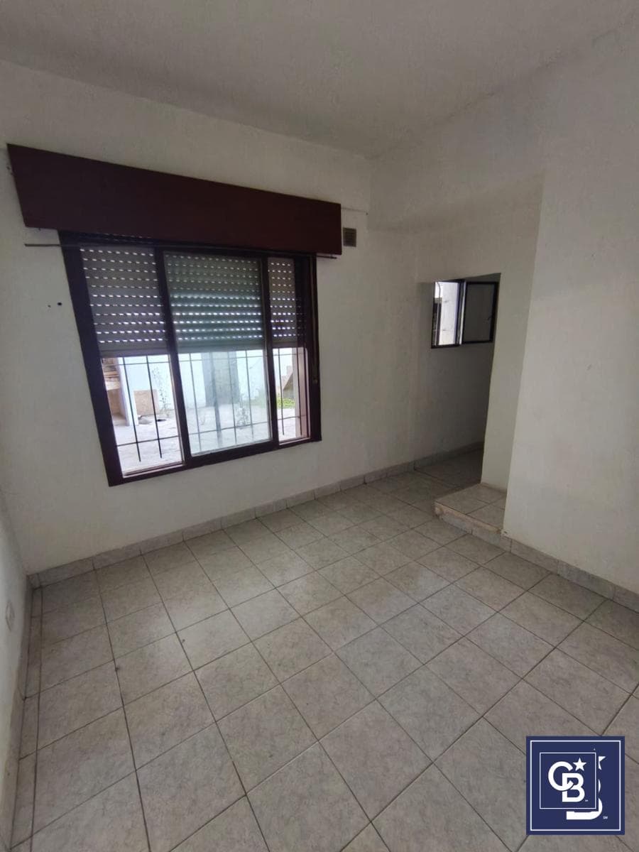 4-room house for sale, suitable for commercial use, in Downtown Pilar