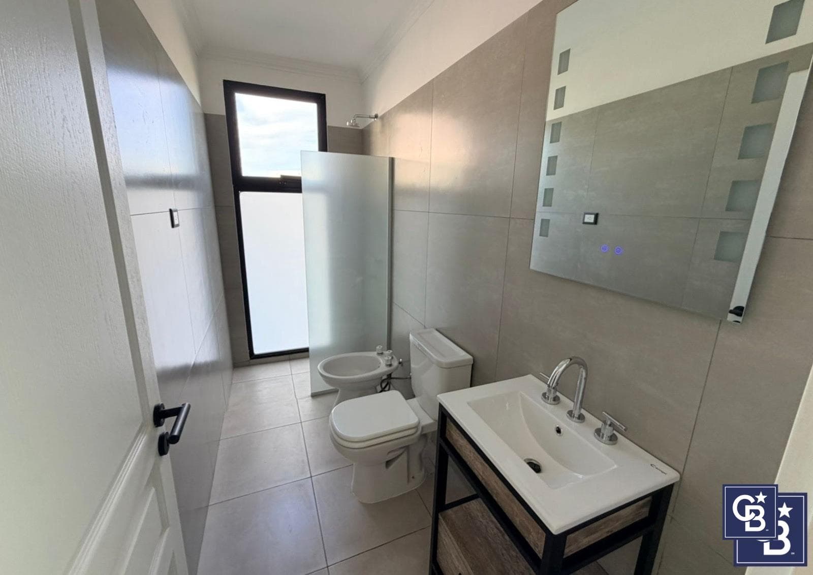 4-Bedroom House for Sale with Pool at Medal Country Club, Pilar