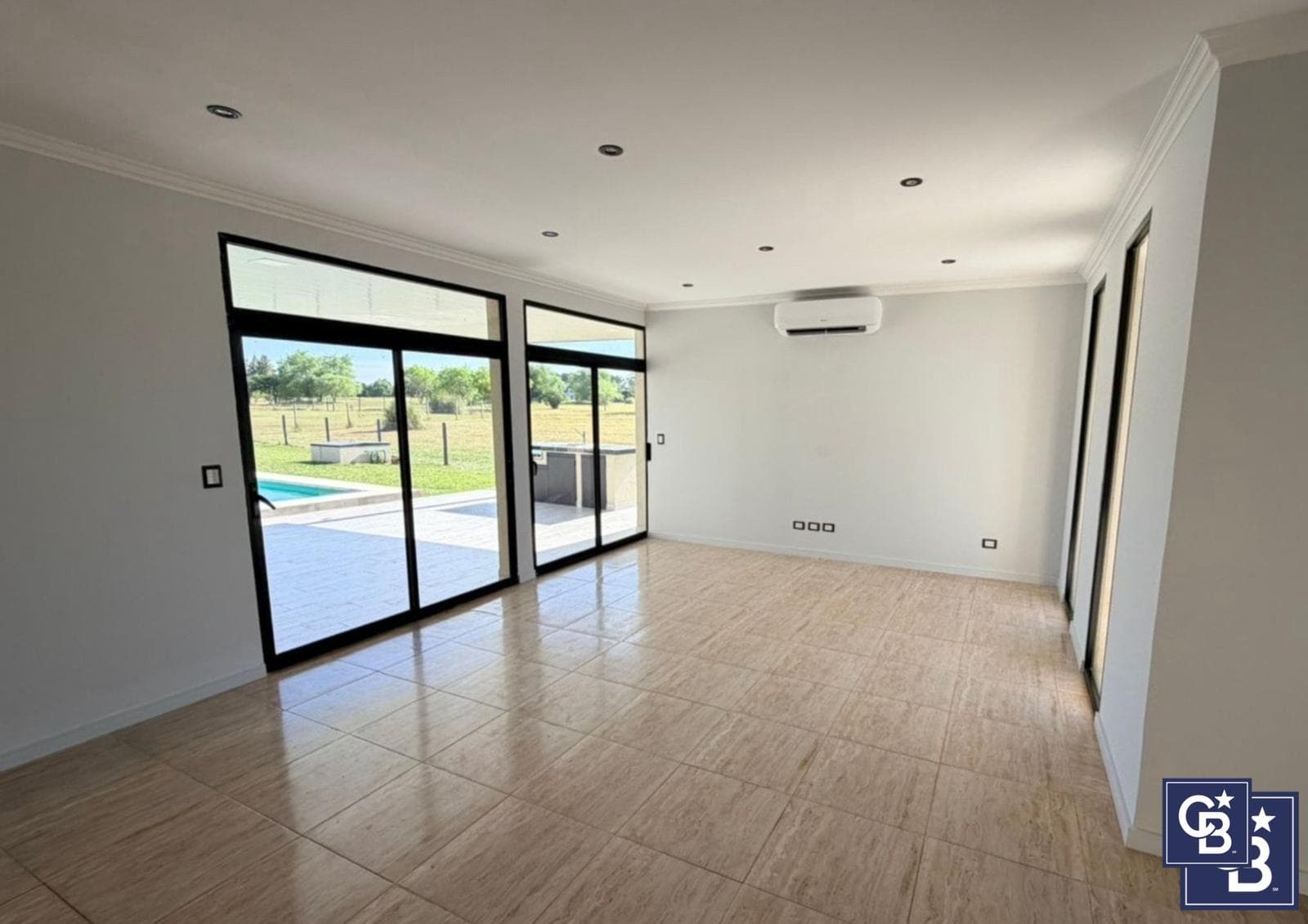 4-Bedroom House for Sale with Pool at Medal Country Club, Pilar