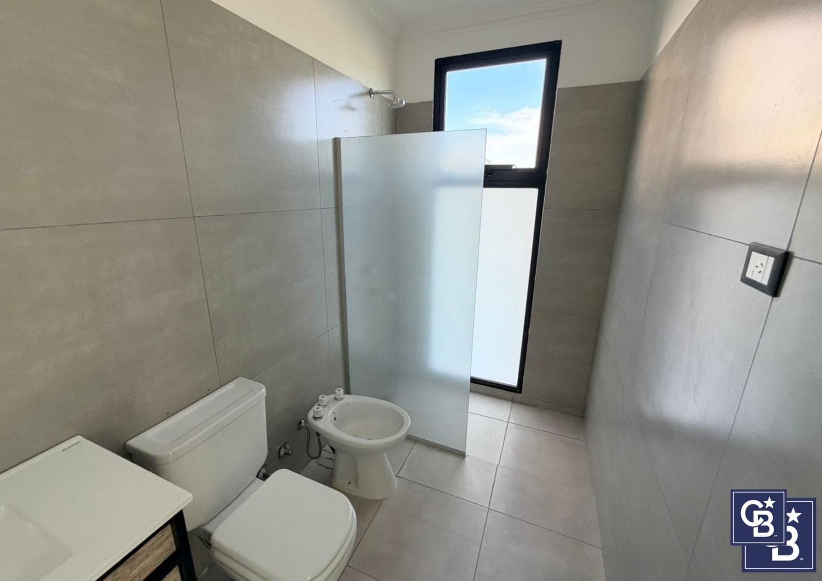 4-Bedroom House for Sale with Pool at Medal Country Club, Pilar