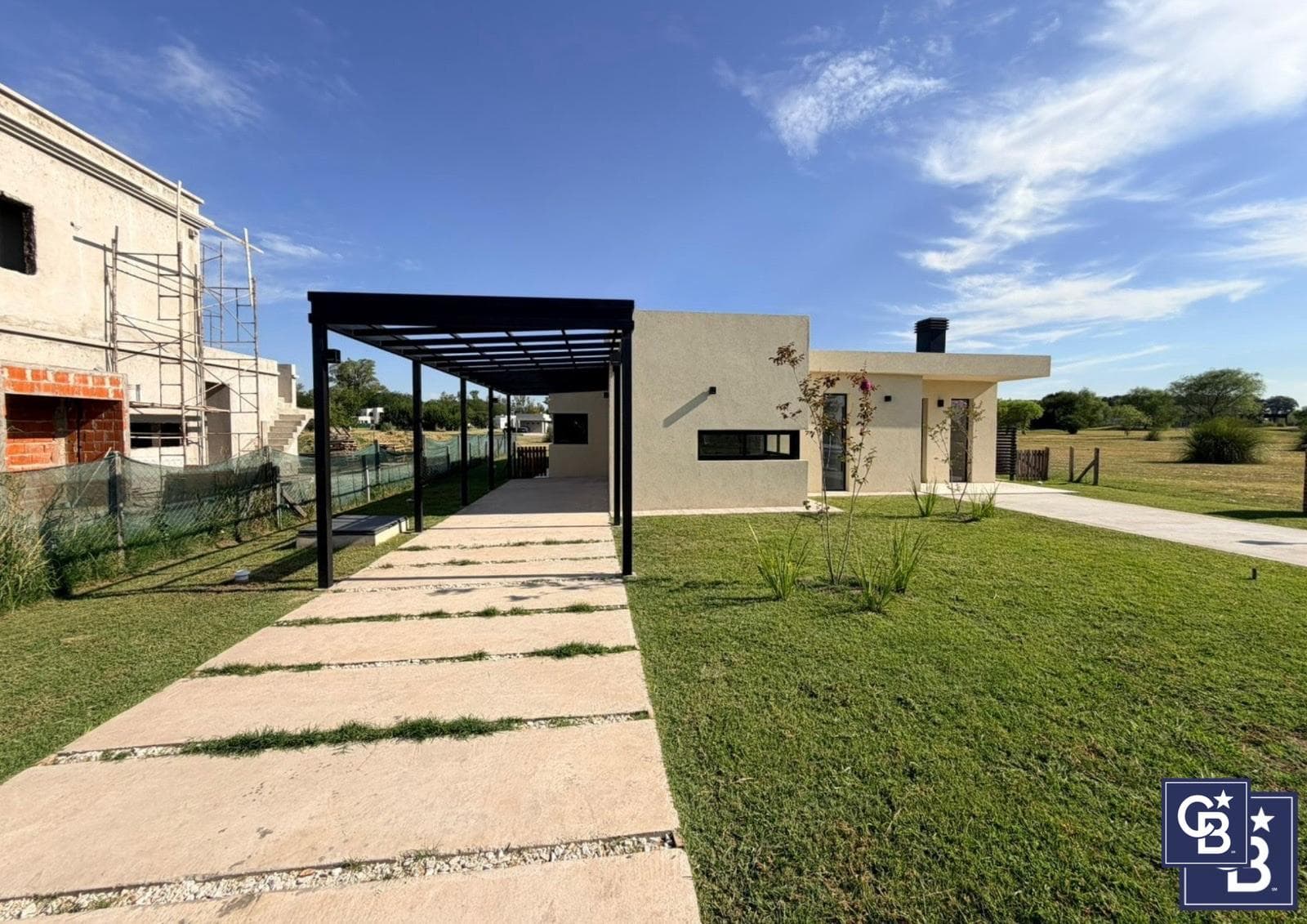 4-Bedroom House for Sale with Pool at Medal Country Club, Pilar