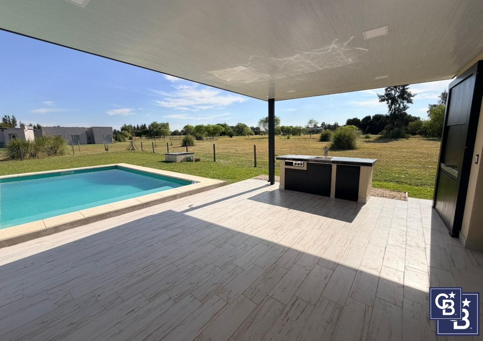 4-Bedroom House for Sale with Pool at Medal Country Club, Pilar