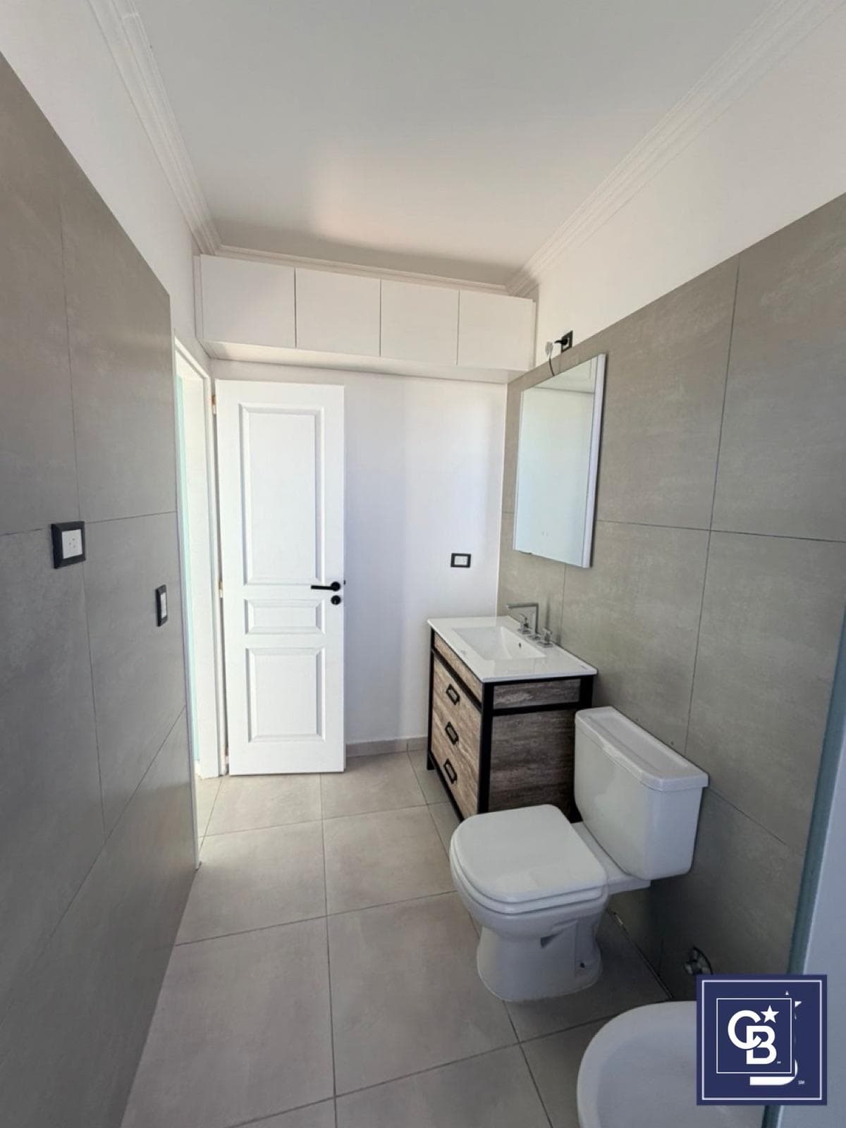 4-Bedroom House for Sale with Pool at Medal Country Club, Pilar