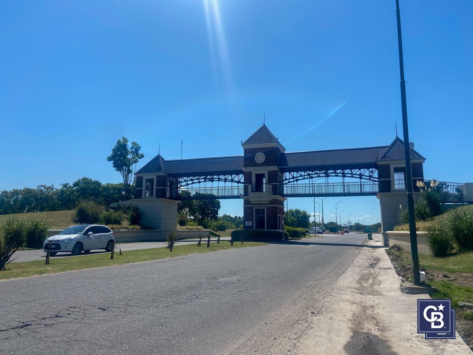 Corner lot for sale in the Santa Elena neighborhood, Pilar del Este