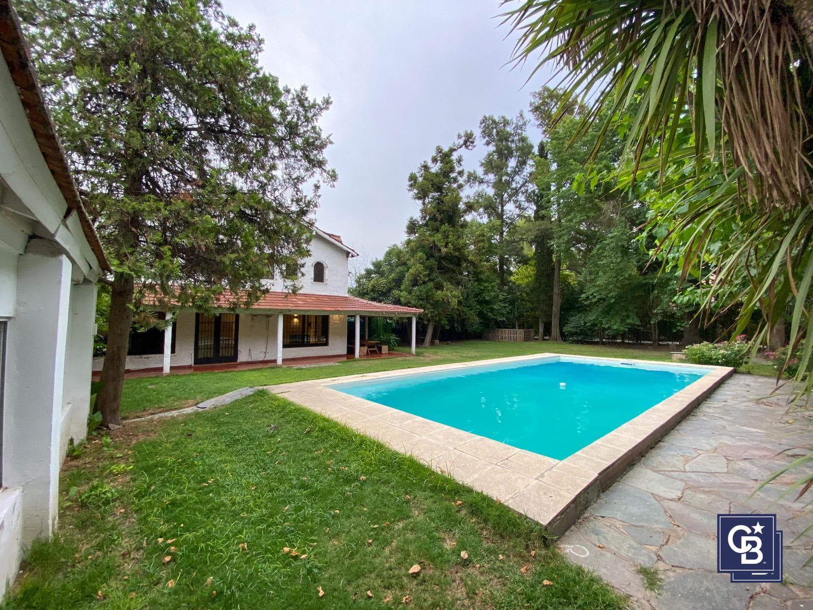 5-Room Country House for Sale with Pool and Barbecue Area in Pilar