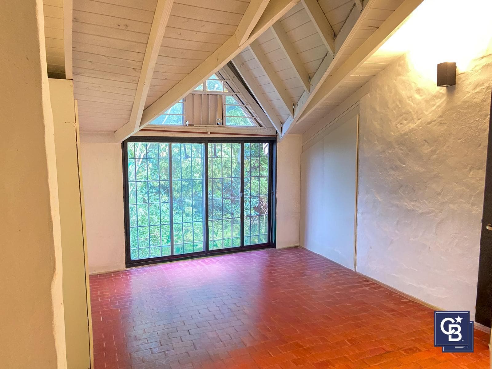 5-Room Country House for Sale with Pool and Barbecue Area in Pilar