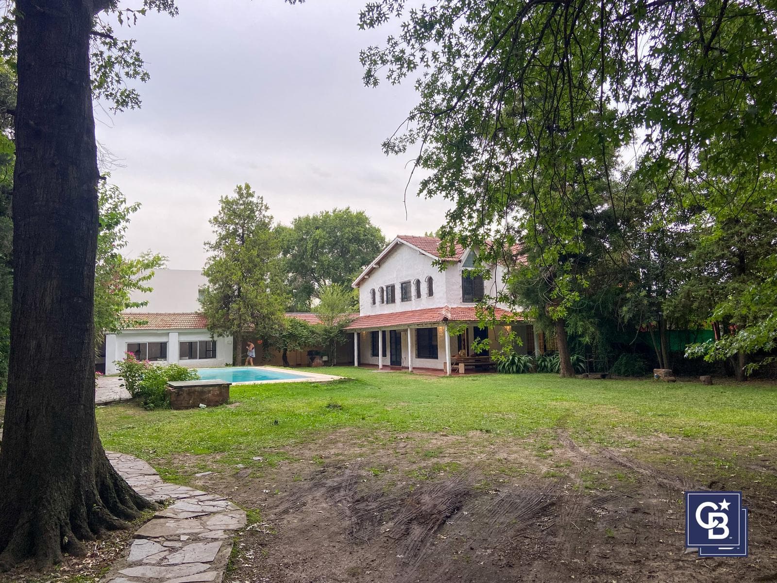 5-Room Country House for Sale with Pool and Barbecue Area in Pilar