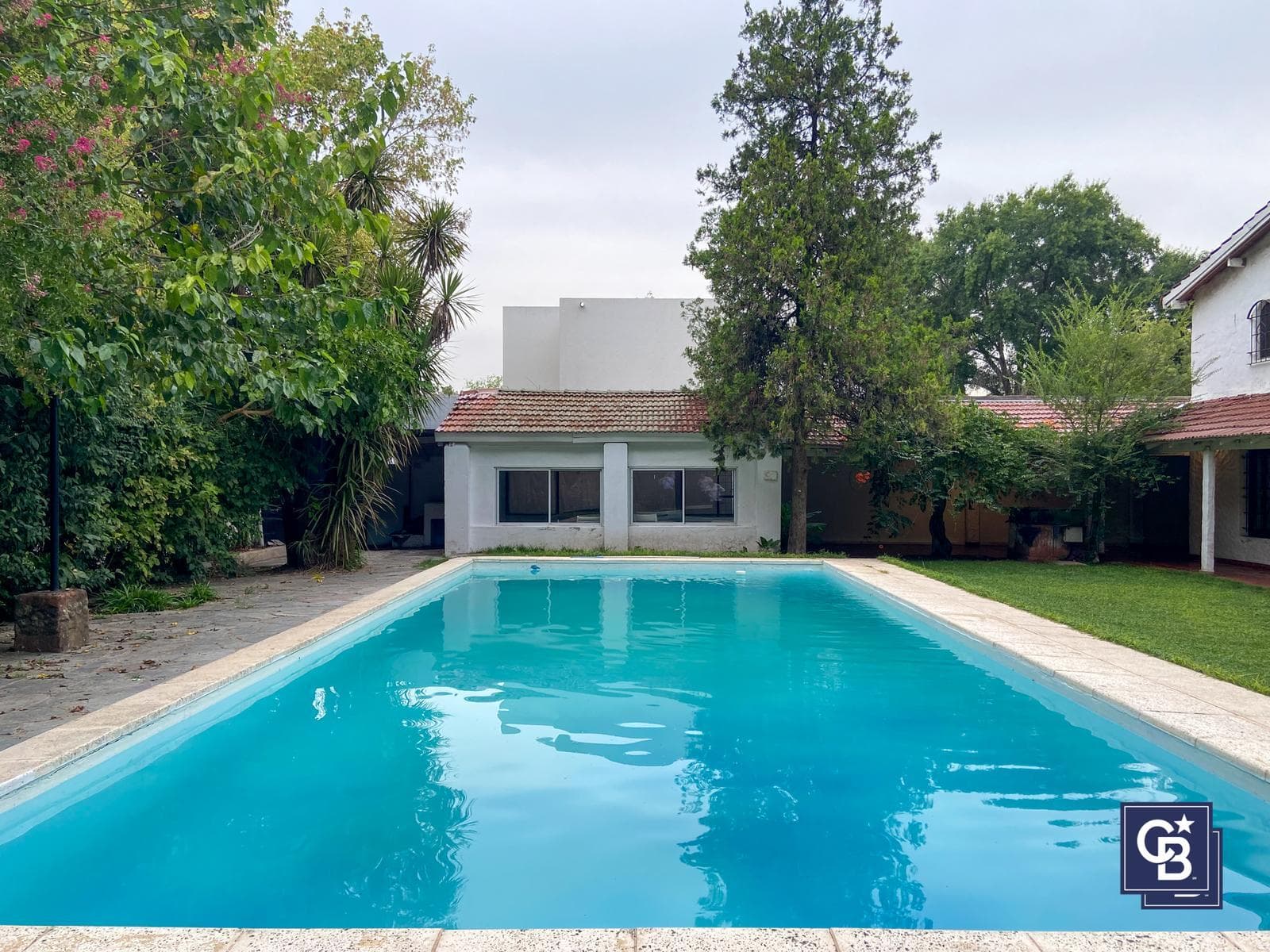 5-Room Country House for Sale with Pool and Barbecue Area in Pilar