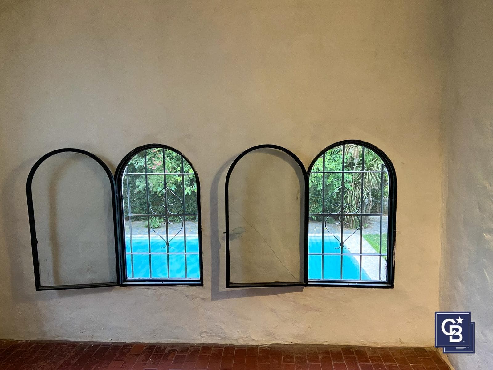 5-Room Country House for Sale with Pool and Barbecue Area in Pilar
